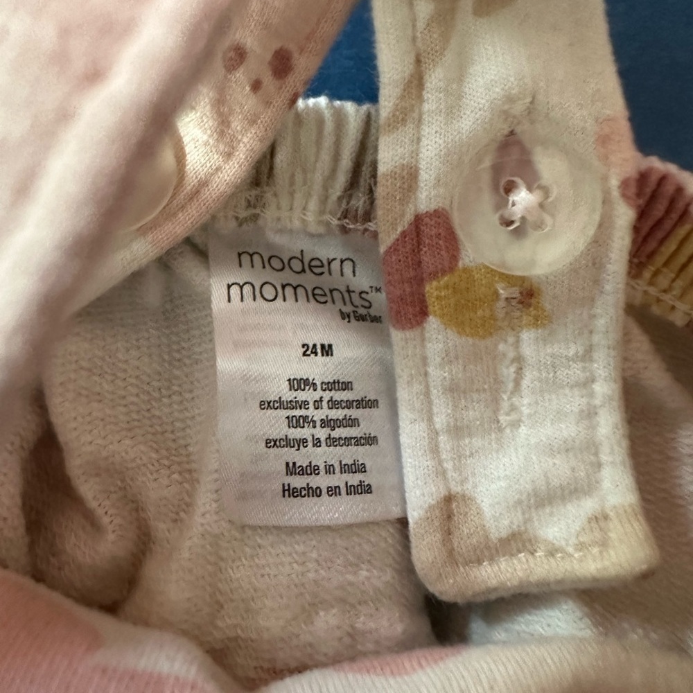 Carter’s romper - Picture 2 of 3